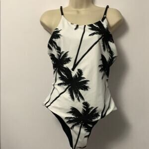 NWT CUPSHE BLACK & WHITE SWIMSUIT SIZE‎ S